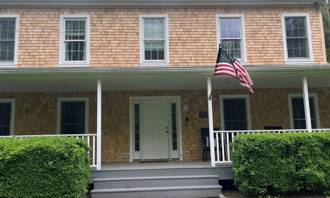 Roxbury House | BEST TOWN! PoshPadsCT "TUNNEL" 4-BR HEATED SPA-POOL, Bike, Hiking, NYC 1.5 Hrs