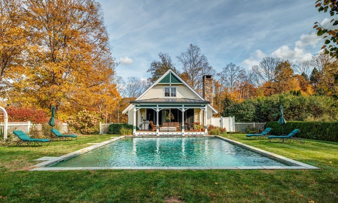 Roxbury House | BEST TOWN ROXBURY!1.5Hrs NYC PoshPadsCT "TOPHET POOL BARN" Ski,Pool,BBQ,Magical!