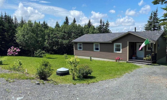 Brigus Junction Cabin | BEST View Wonderland-Cozy Cabin on Pond