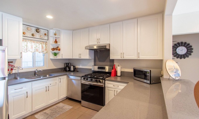 Westminster House | Best Vacation House in Little Saigon