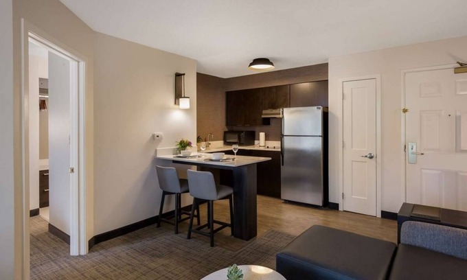 Mount Tabor Apartment | Best Value, Quality Stay! Relaxing 1BR Suite with Full Kitchen, Free Breakfast!