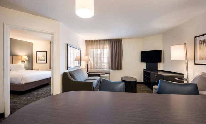 Bryant Pattengill West Resort | Best Value, Quality Stay! Pet-Friendly, Close to Briarwood Mall!