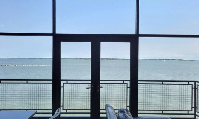 Sandusky Condo | Best View Waterfront Penthouse Condo Minutes from Cedar Point