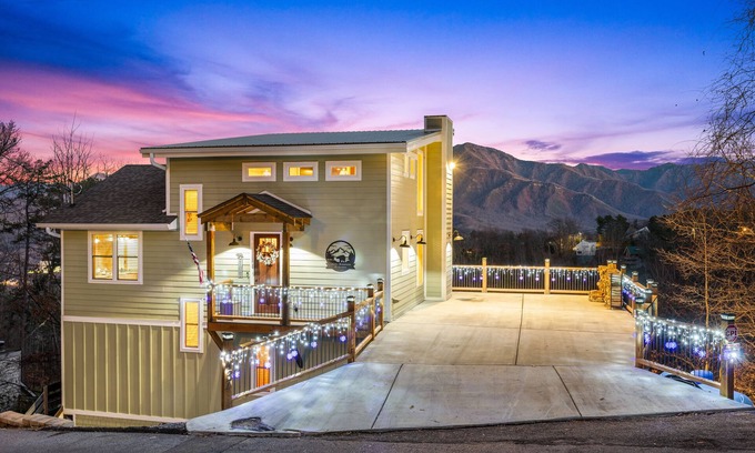 Chalet Village House | Best Views in All of Gatlinburg! Overlooking Mount LeConte & The National Park!