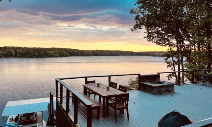 Winchester House | Best Views on Lake, TIki Hut, Boat Rental + More
