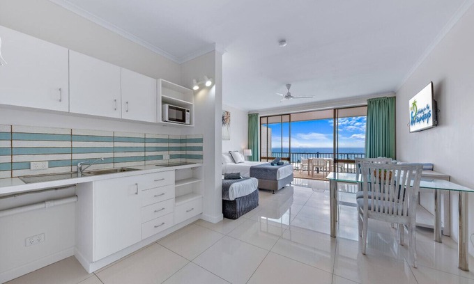 Airlie Beach Apartment | BEST VIEWS, POOL, SPA, CLOSE TO EVERYTHING