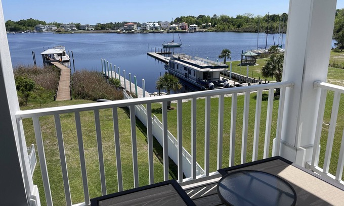 Jacksonville House | Best Waterfront View in Jacksonville, NC