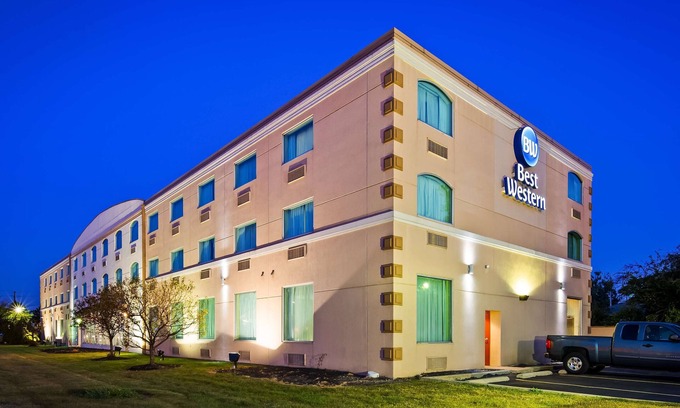 Brook Park Hotel | Best Western Airport Inn & Suites Cleveland