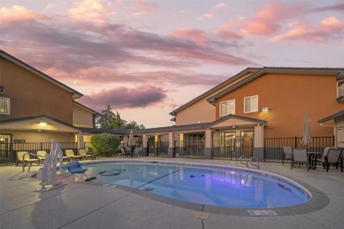 Red Bluff Hotel | Best Western Antelope Inn & Suites