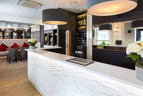 Warwick Hotel | Best Western Buckingham Palace Rd