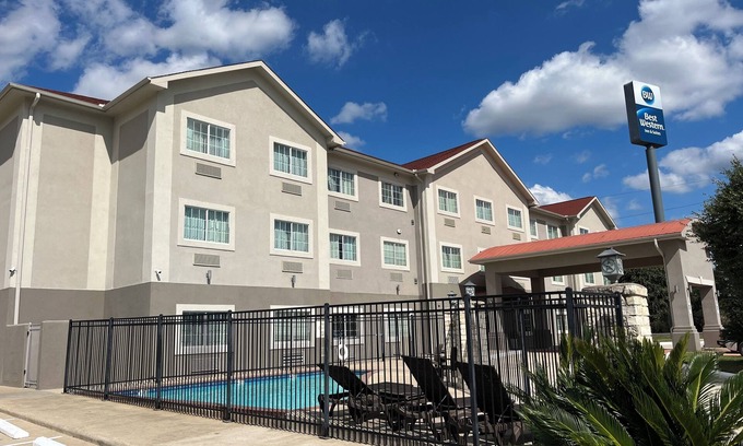 Cleveland Hotel | Best Western Cleveland Inn & Suites