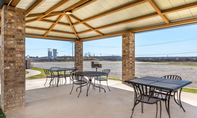 Mineral Wells Hotel | Best Western Club House Inn & Suites