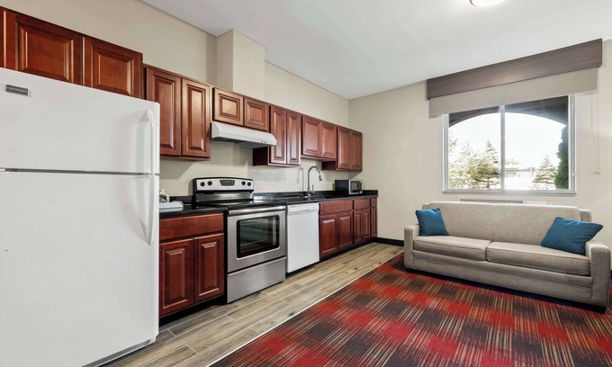 North Dartmouth Hotel | Best Western Dartmouth-New Bedford