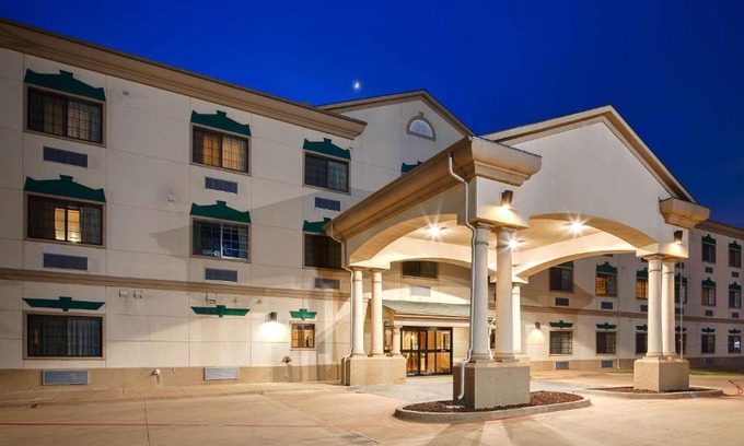 Clay Hotel | Best Western Inn & Suites - Henrietta