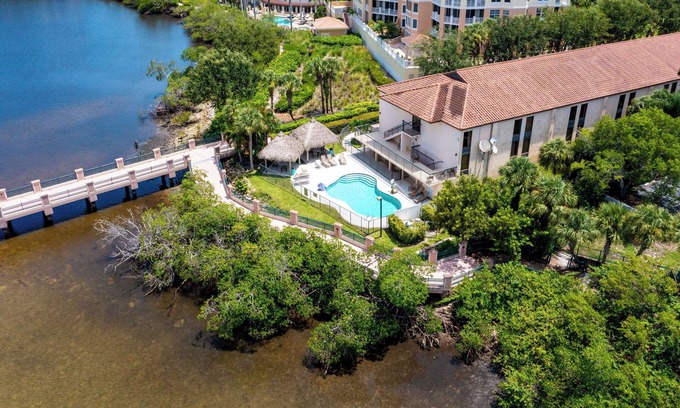 Villas on the Green Hotel | Best Western Intracoastal Inn