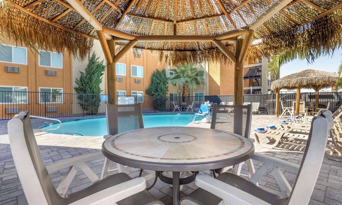 Paradise Hotel | Best Western McCarran Inn