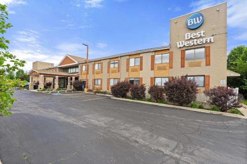 Westmont Hotel | Best Western Oakbrook Inn