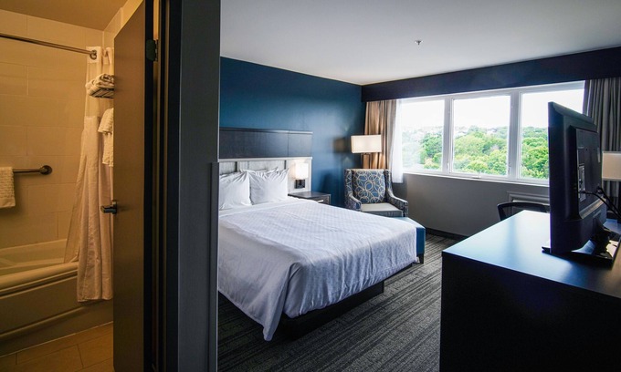 Halifax Hotel | Best Western Plus Chocolate Lake Hotel