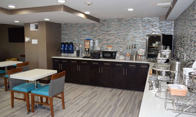 Hardeeville Hotel | Best Western Plus Hardeeville Inn & Suites