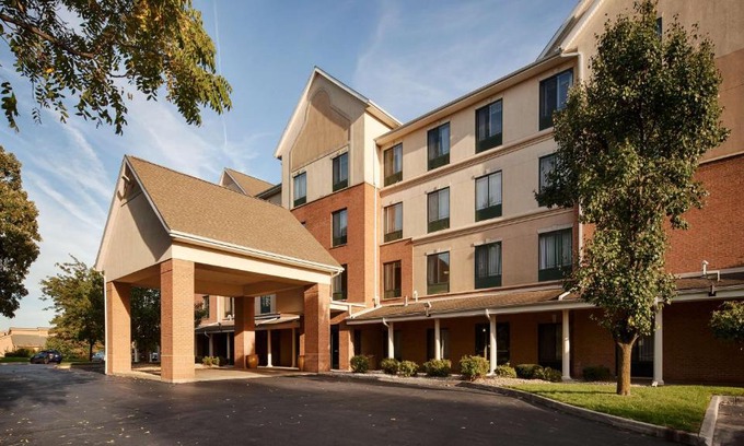 Kalamazoo Hotel | Best Western Plus Kalamazoo Suites