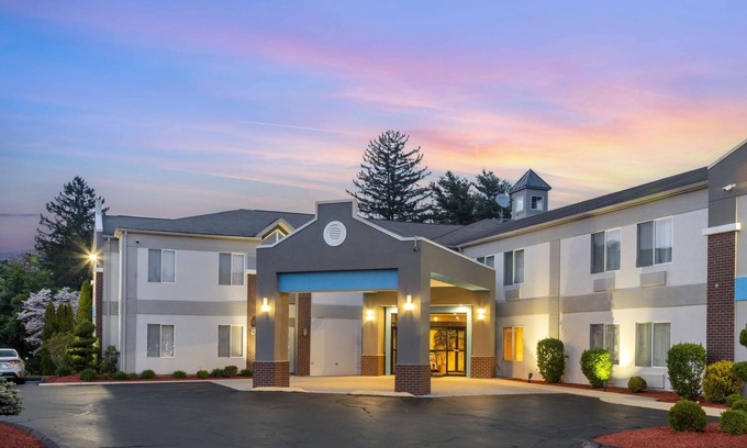 Berlin Hotel | Best Western Plus New England Inn & Suites