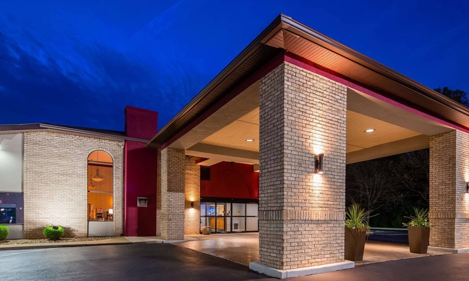 North Canton Hotel | Best Western Plus North Canton Inn & Suites
