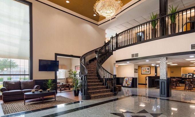US 290 Hotel | Best Western Plus Northwest Inn & Suites