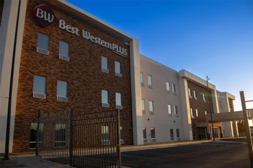 Chihuahua Hotel | Best Western Plus Sacramento