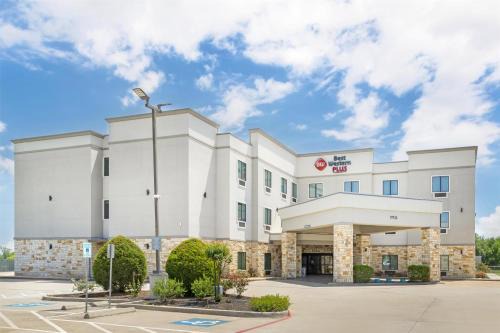 Waller Hotel | Best Western Plus Waller Hotel