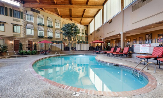White Bear Lake Hotel | Best Western Plus White Bear Country Inn