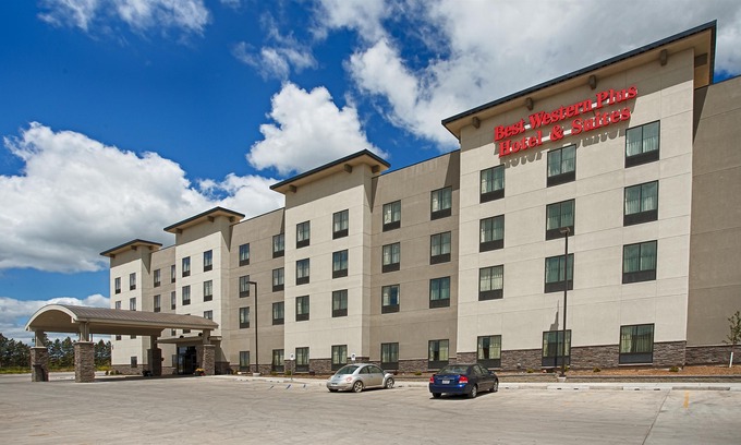 Williston Hotel | Best Western Plus Williston Hotel & Suites