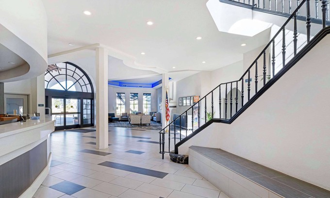 Simi Valley Hotel | Best Western Posada Royale Hotel & Suites
