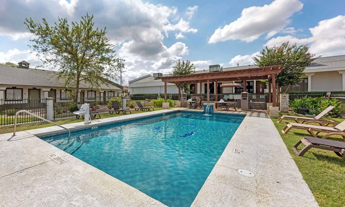 Burnet Hotel | Best Western Post Oak Inn
