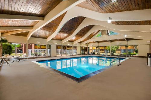 Galesburg Hotel | Best Western Prairie Inn & Conference Center