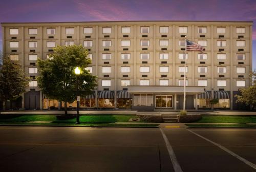 Marinette Hotel | Best Western Riverfront Inn