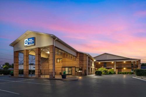 Shelbyville Hotel | Best Western Shelbyville Inn and Suites Celebration Inn