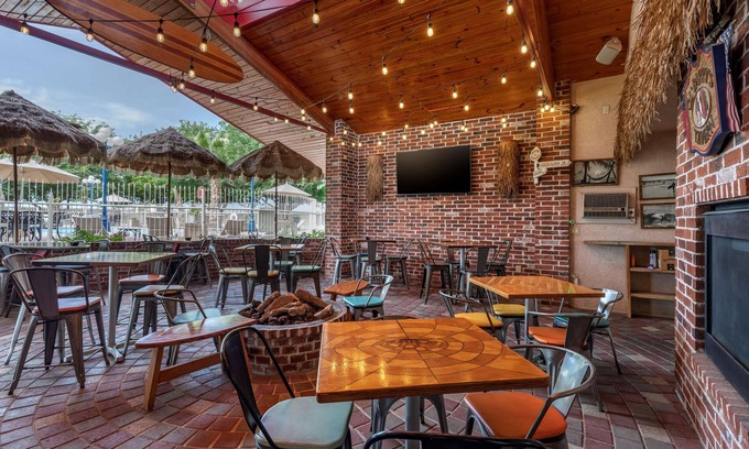 Pecos Hotel | Best Western Swiss Clock Inn