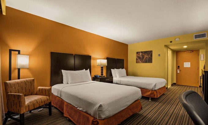 Western Honolulu Hotel | Best Western The Plaza | Standard Room 2 Double Beds | Free Breakfast & Shuttle