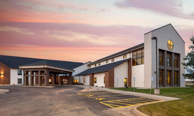 Watertown Hotel | Best Western Watertown Inn & Suites