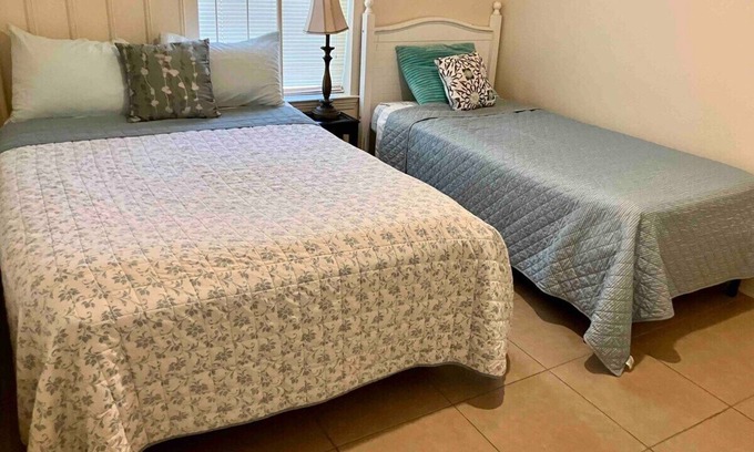 Tyler Apartment | BestStays@Turquoise Near Hospitals andTJC TV’s in all bedrooms