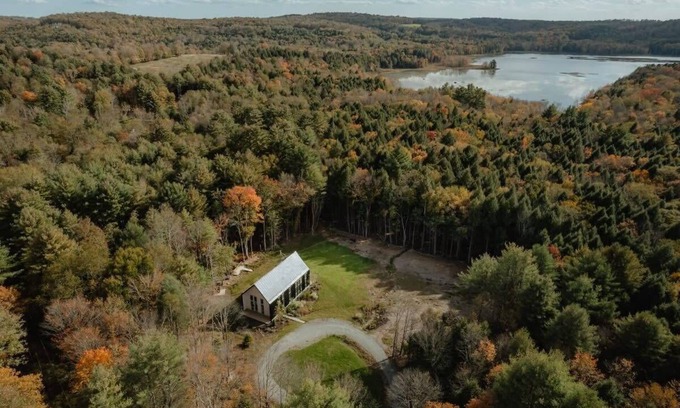 Swan Lake House | Bethel Pines: Secluded + Modern w/Sauna + Firepit