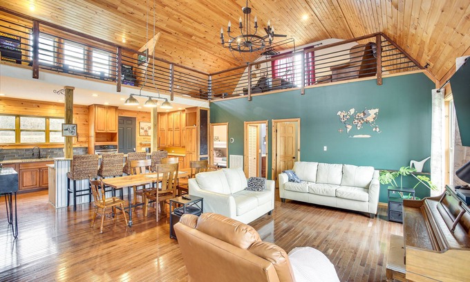 Hartsville House | Bethpage Home w/Private Hot Tub & Game Room!