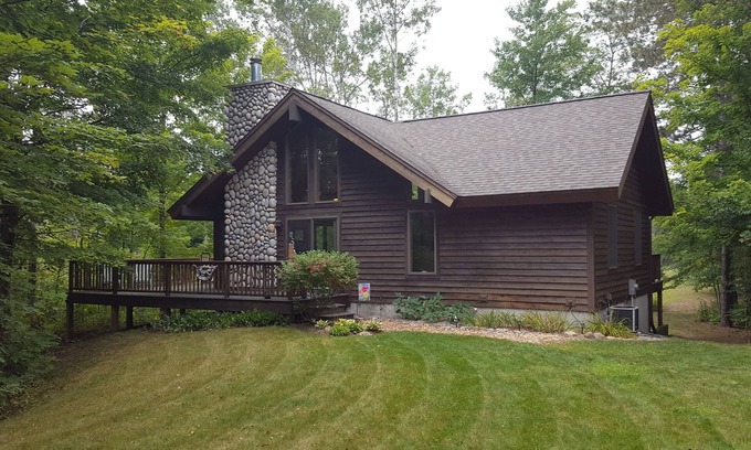 Thompsonville House | Betsie River Nature Retreat - Michigan - Minutes from Crystal Mountain