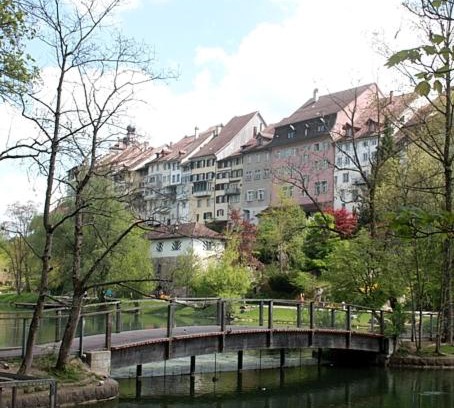 Wil House | Bett am Weiher