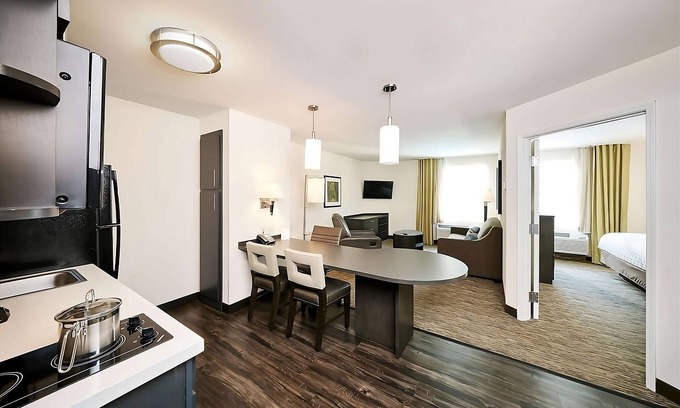 Southfield Resort | Better Choice For Your Vacation! 2 Family-friendly Rooms w/Large Living Area