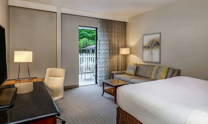 Executive Park Hotel | Better Choice for your Vacation! Parking, Pools! Near Charlotte Nature Museum