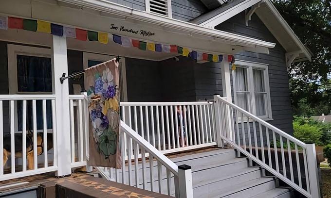 Hickory House | "Better Days" Inn/Comfortable 3br 1 Ba/Pet and Kid Friendly/Near Downtown