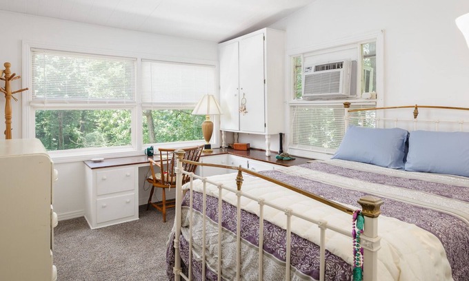 Florence House | Bettie's Lake Cottage