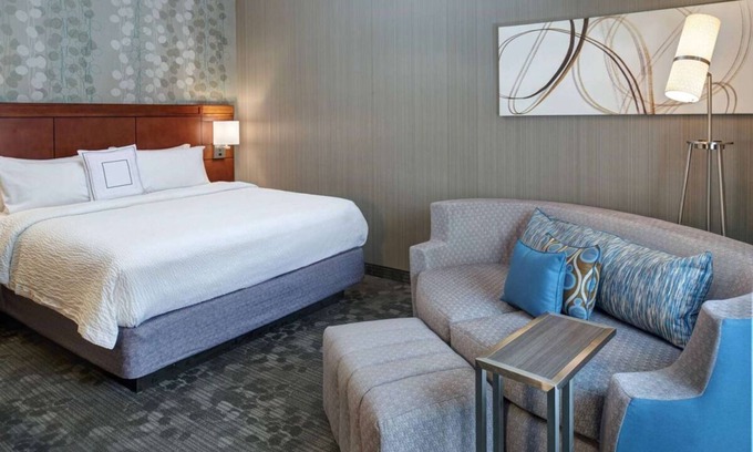 Brookfield Hotel | Betty Brinn Children's Museum Tour! Swimming Pool, Pet-friendly Property!