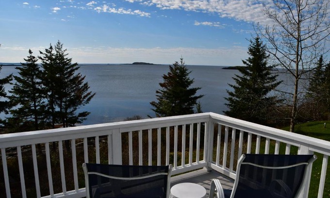 Orrs Island House | Betty's Place - Cozy ocean front getaway with views of Casco Bay